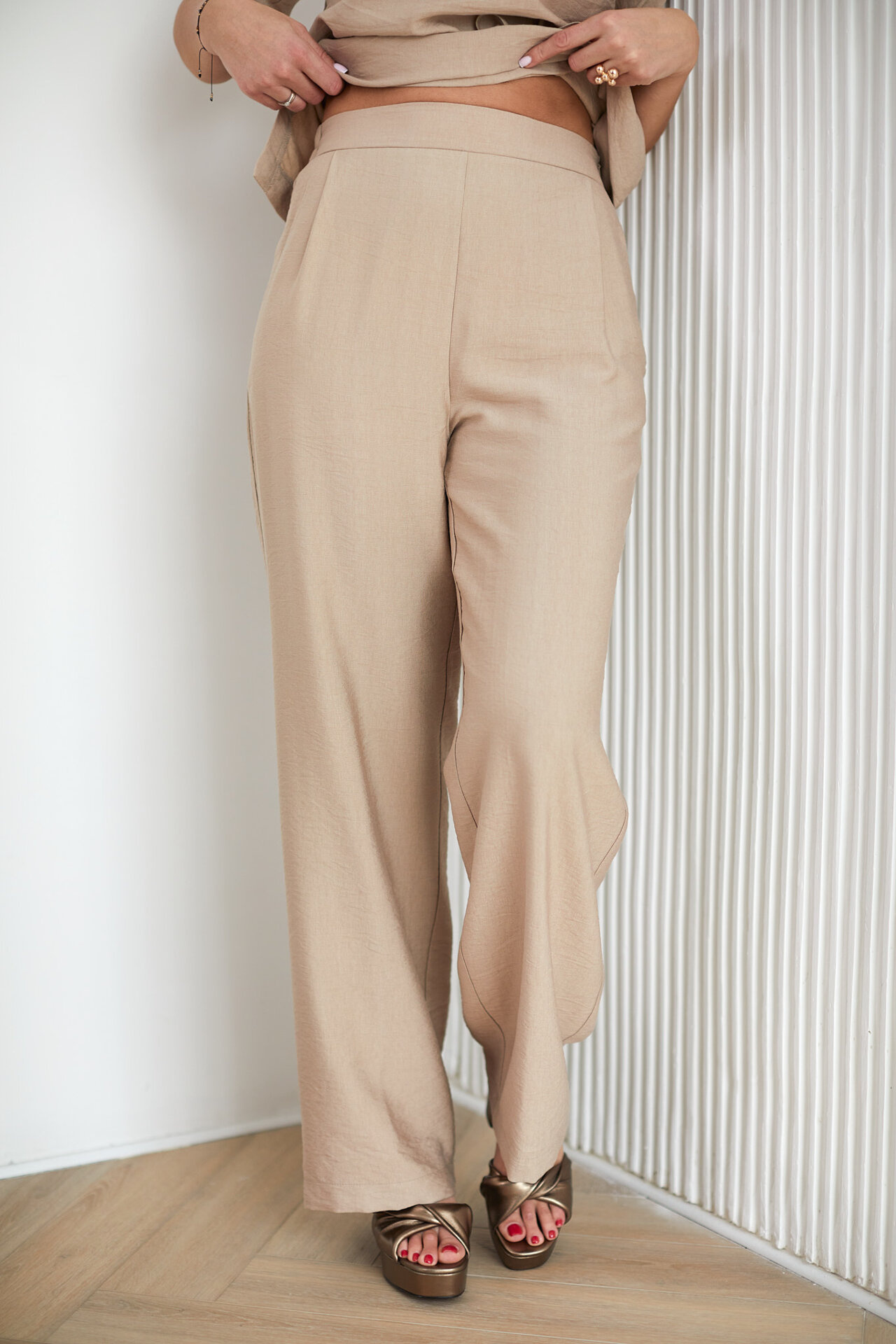 Wizytowy komplet z odpinanym kwiatkiem (bluzka+spodnie) 