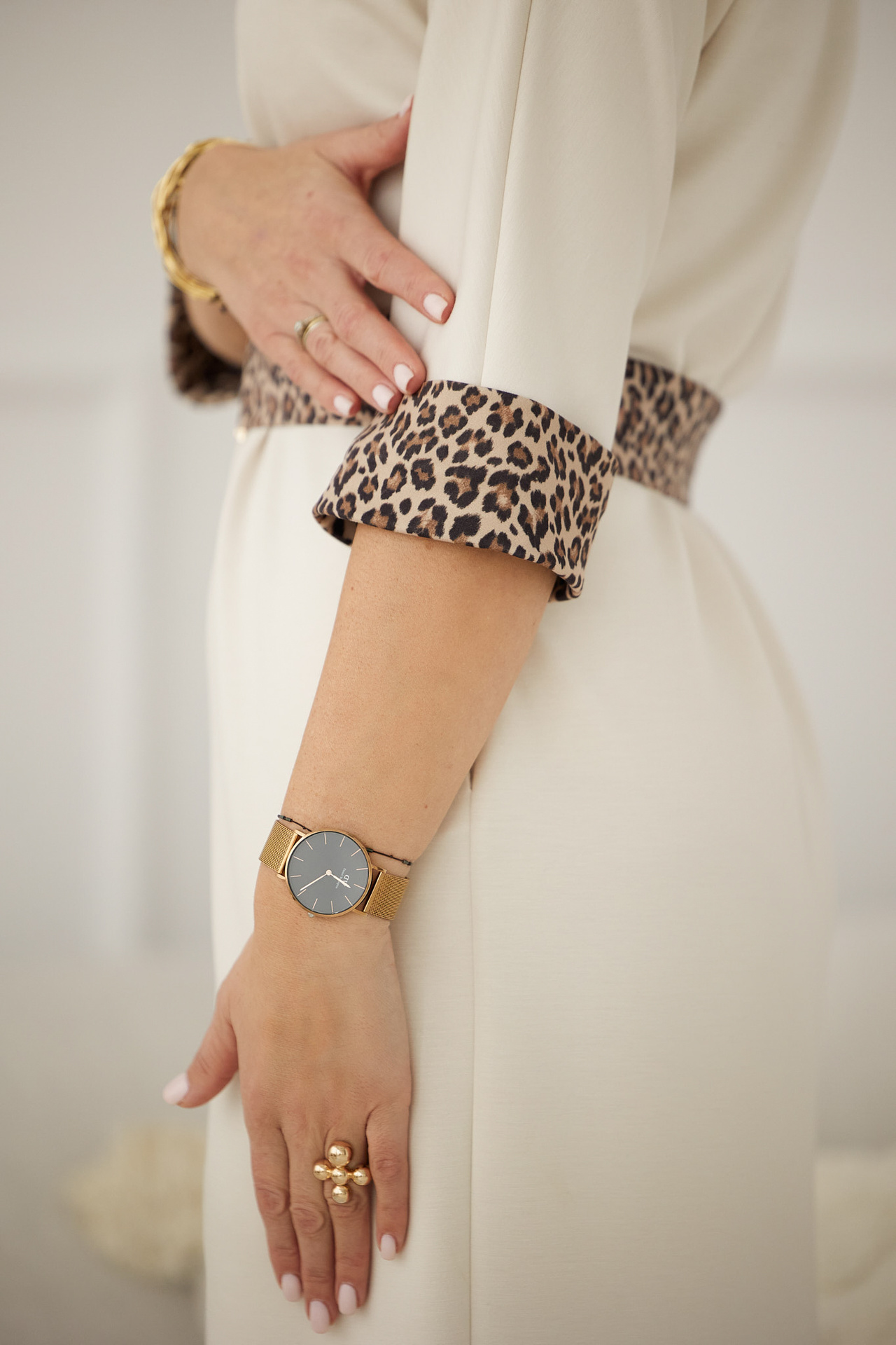 Buttery ecru knitted dress with animal motifs + belt