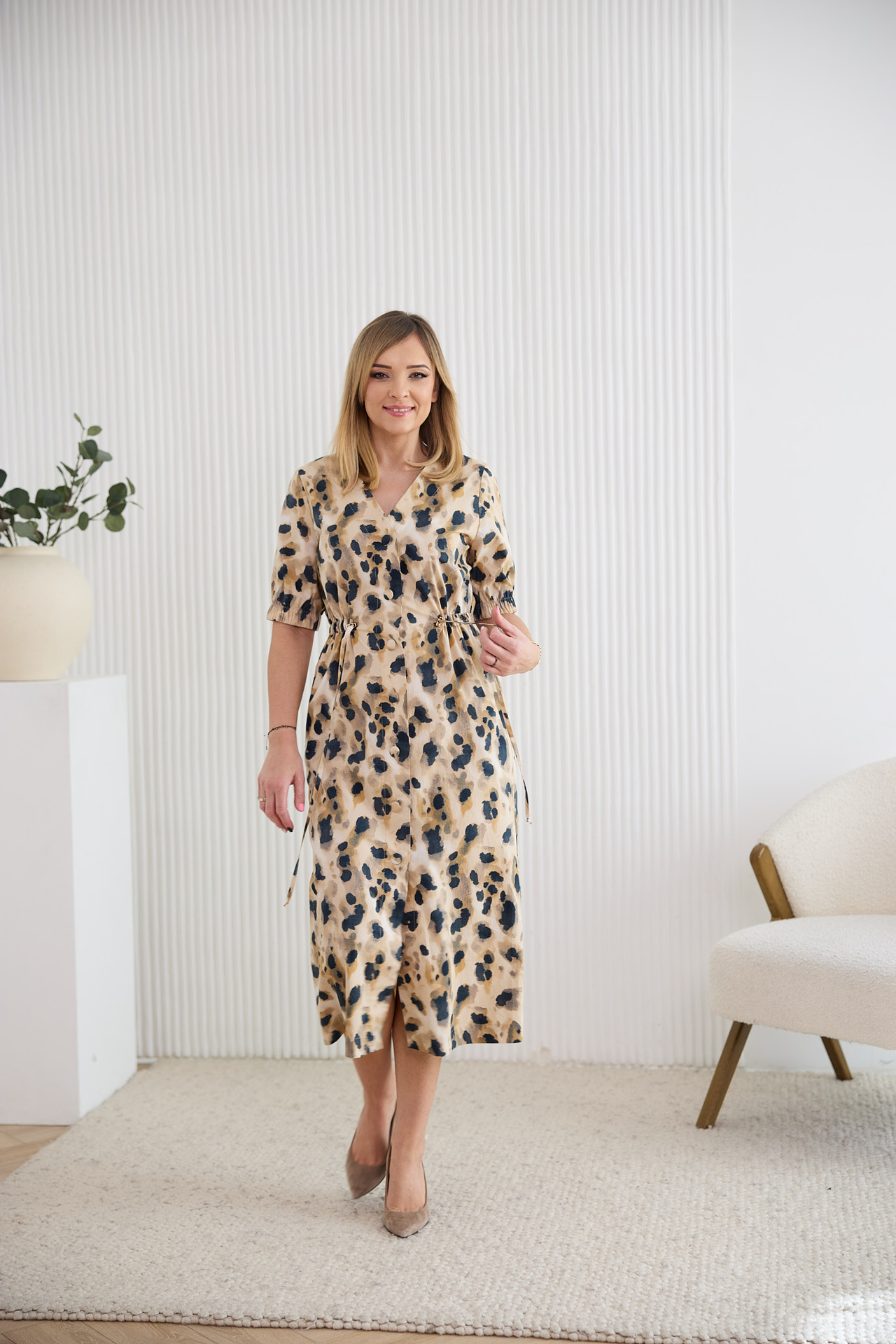 Sukienka za kolana z regulacją w talii, zwierzęce motywy