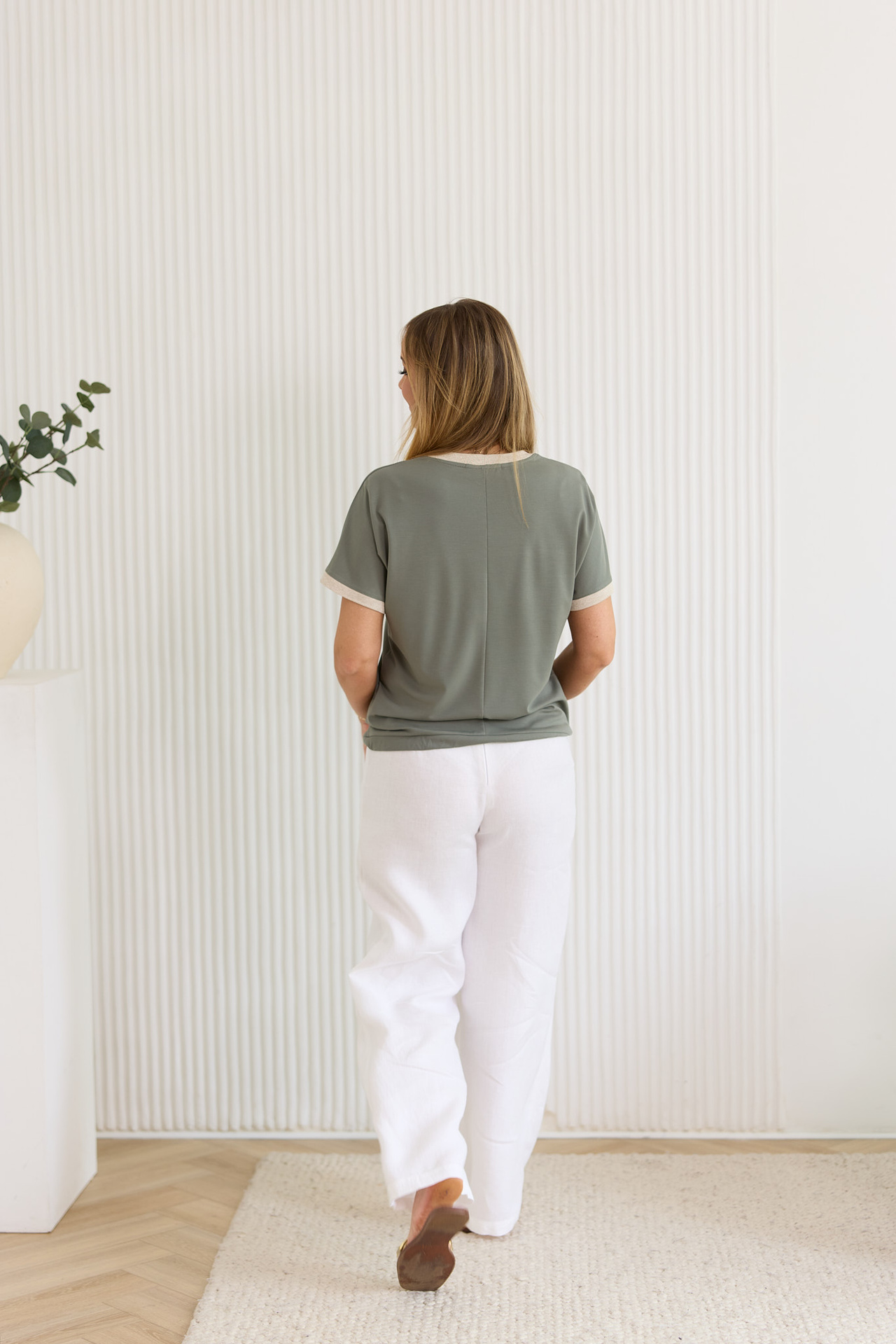 Sportily elegant blouse made of combined knitwear