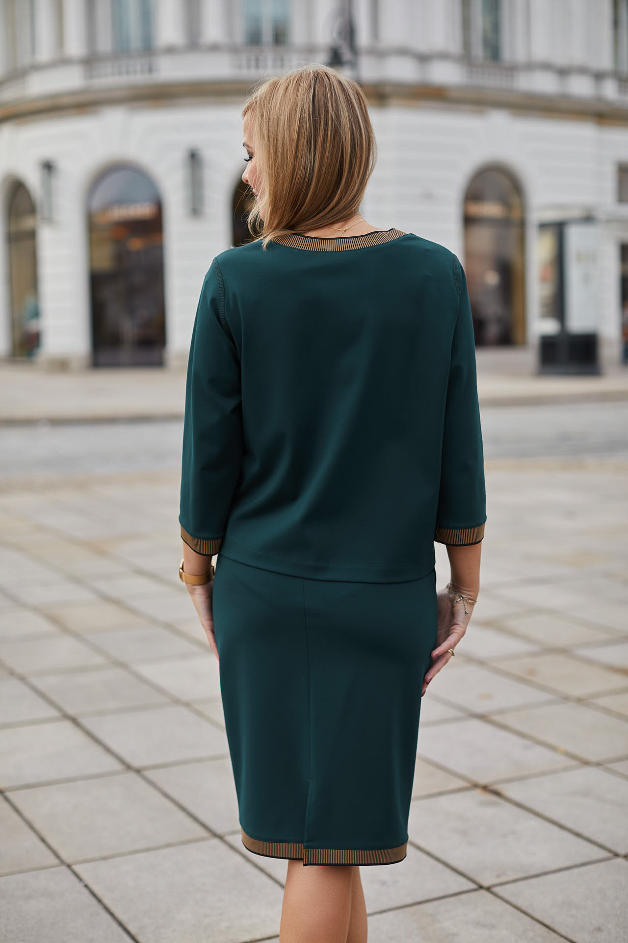 Zielony komplet dla dojrzałej kobiety, (bluza+spódnica)