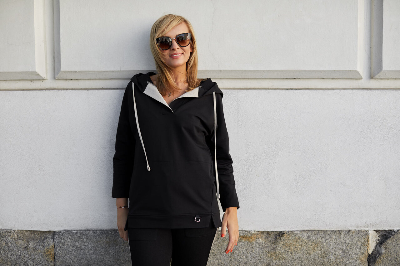 Sportowo elegancka bluza z kapturem czarna