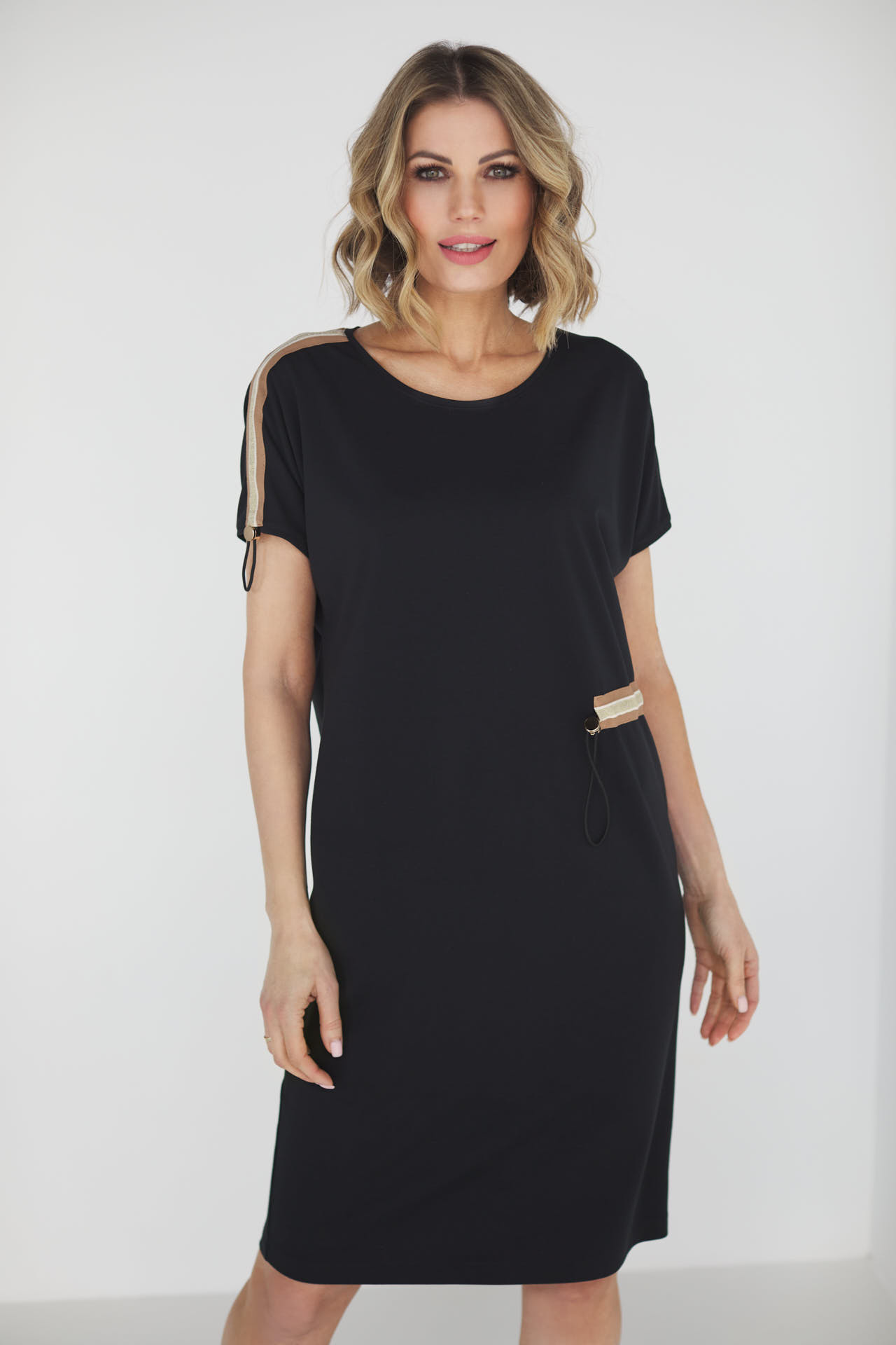 Knitted dress with short sleeves, decorative ribbons