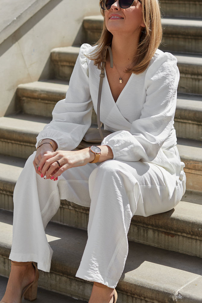 Set (blouse + trousers) made of natural fabric, cream