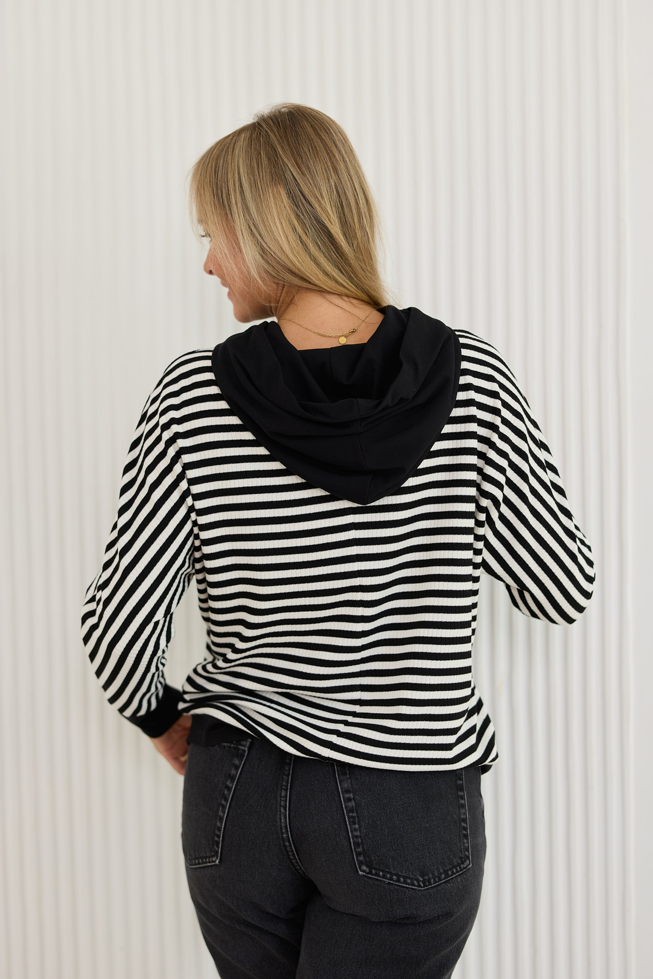 Bluza z kapturem z prążkowanej dzianiny