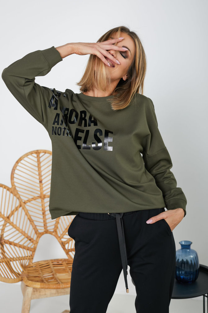 Classic, elegant and sporty set (sweatshirt + pants)