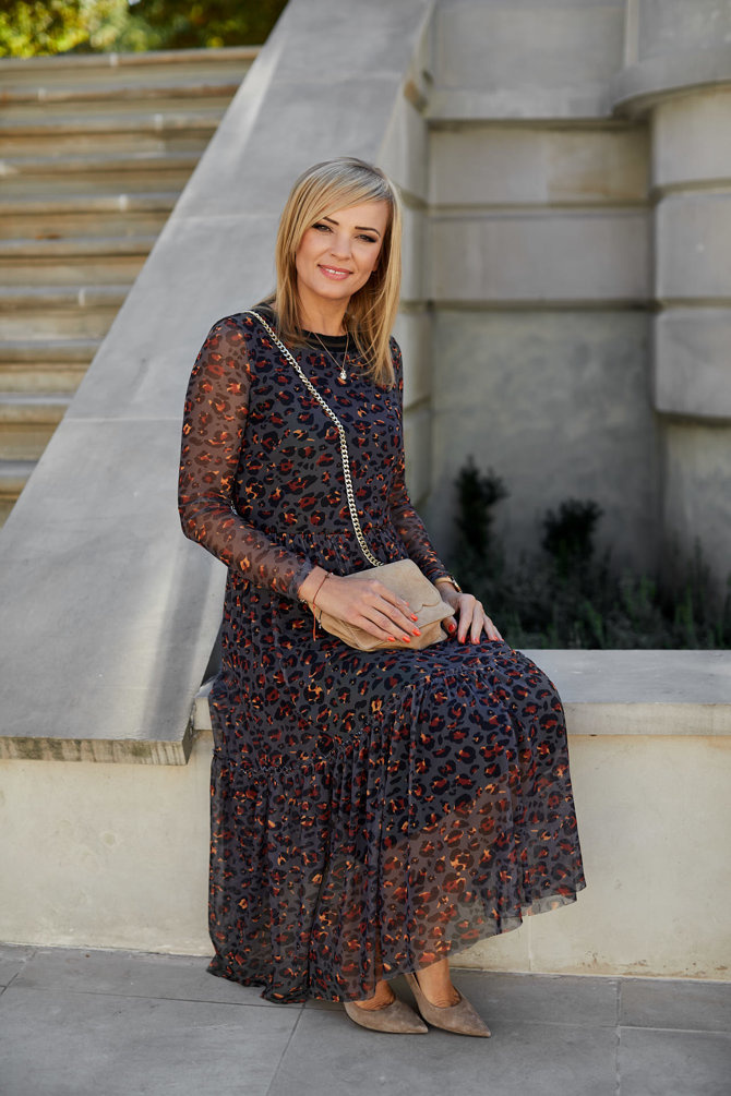 Elastyczna sukienka z siatki, druk gepard, długość 7/8