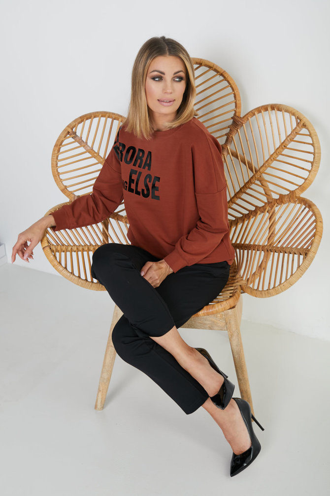 Elegancko sportowy komplet z napisami (bluza+spodnie)