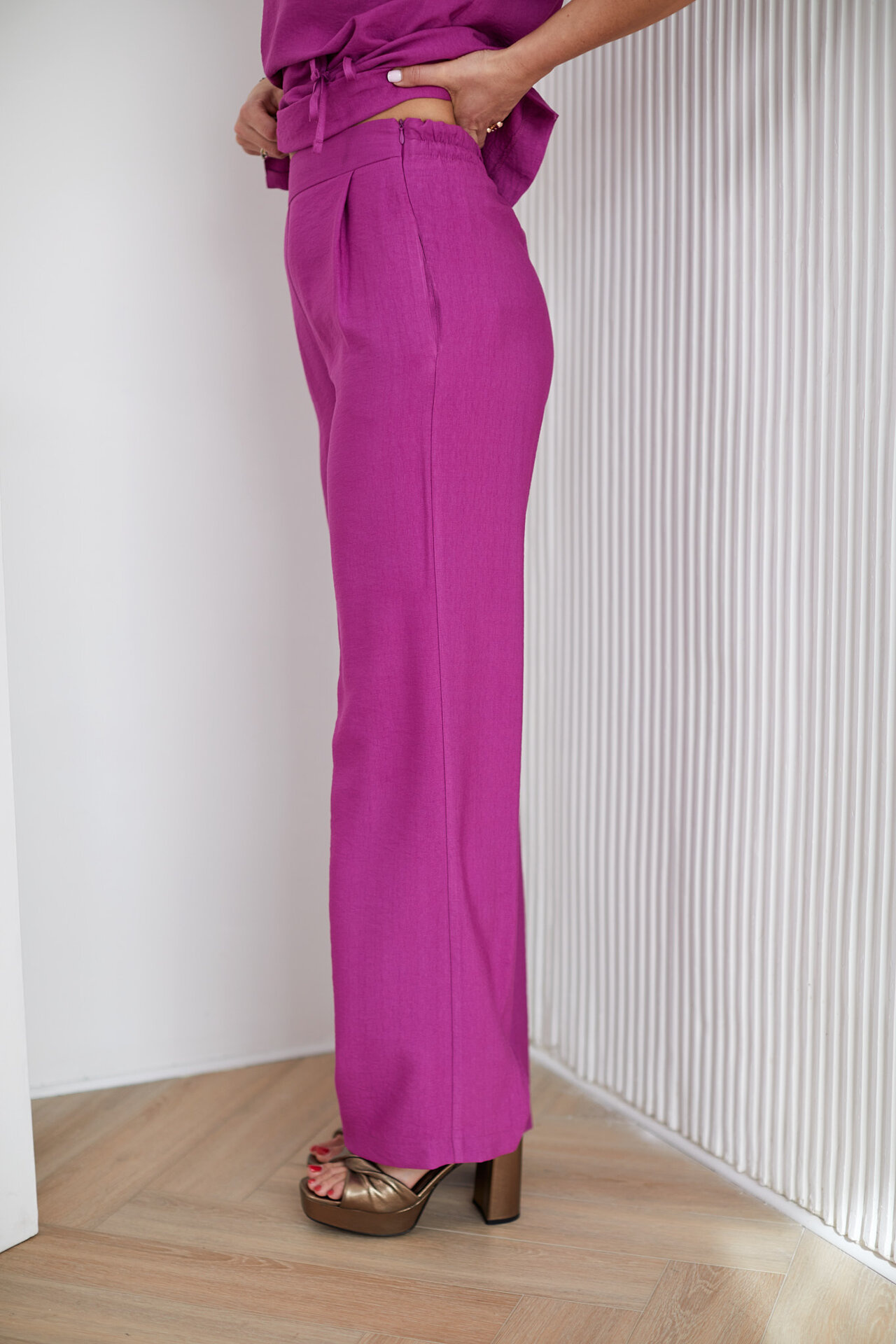 Formal set with a detachable flower (blouse + trousers)