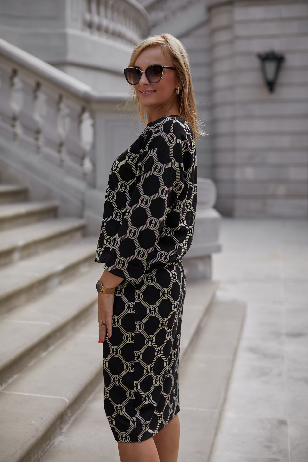 Wizytowy komplet (bluzka+spódnica) z dzianiny żakardowej