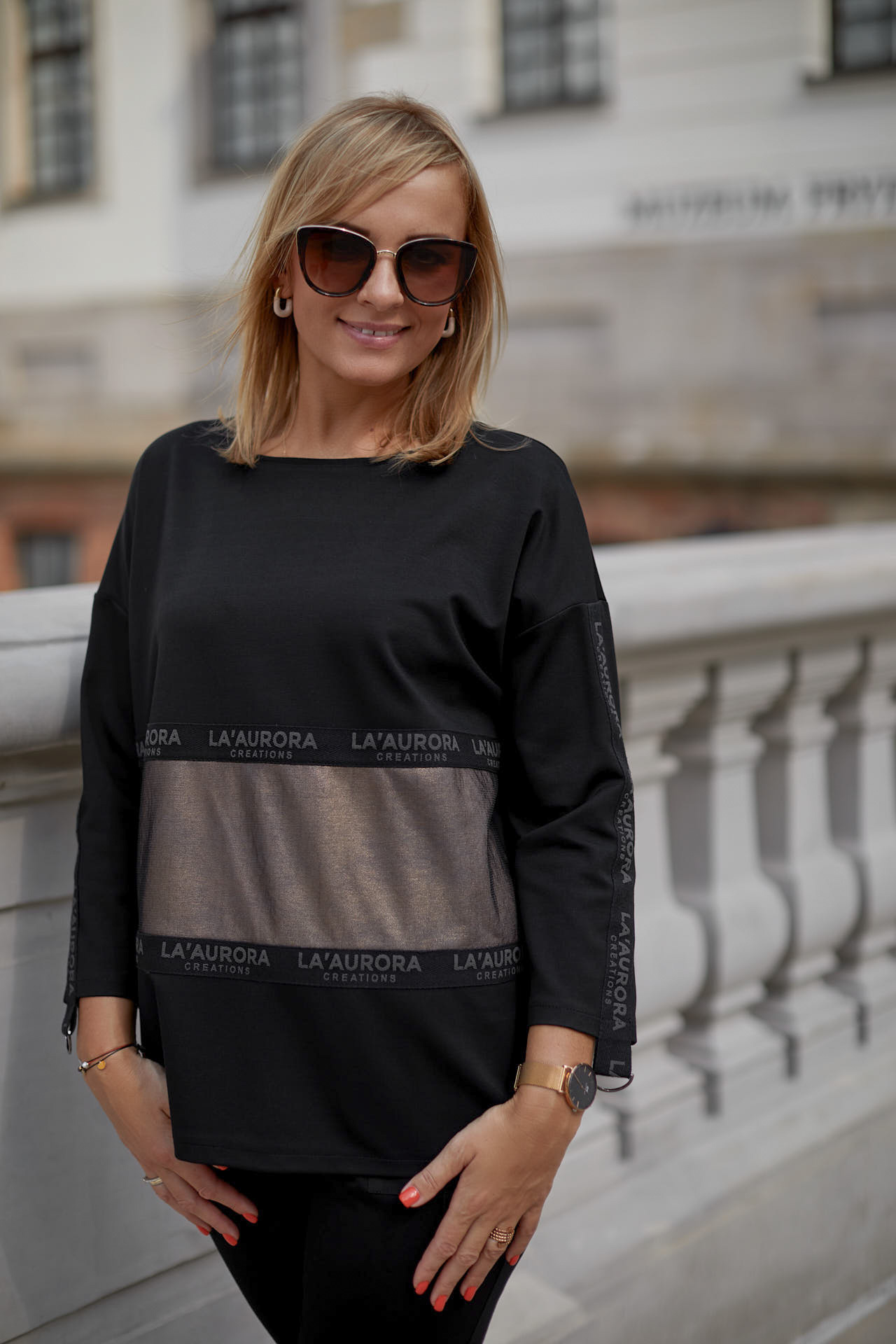 Czarny elegancki komplet bluza + spodnie z ozdobnymi taśmami