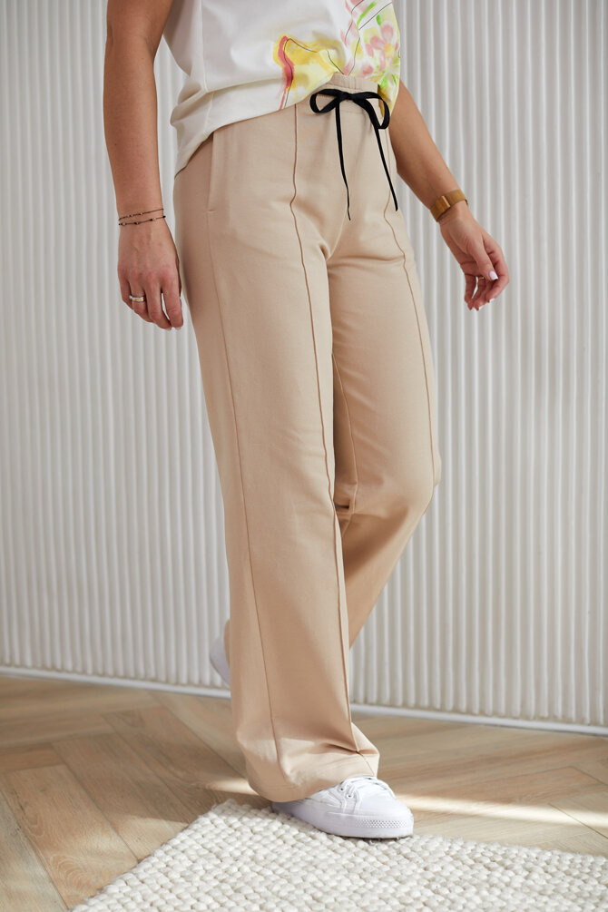 wide trousers made of refined cotton fabric
