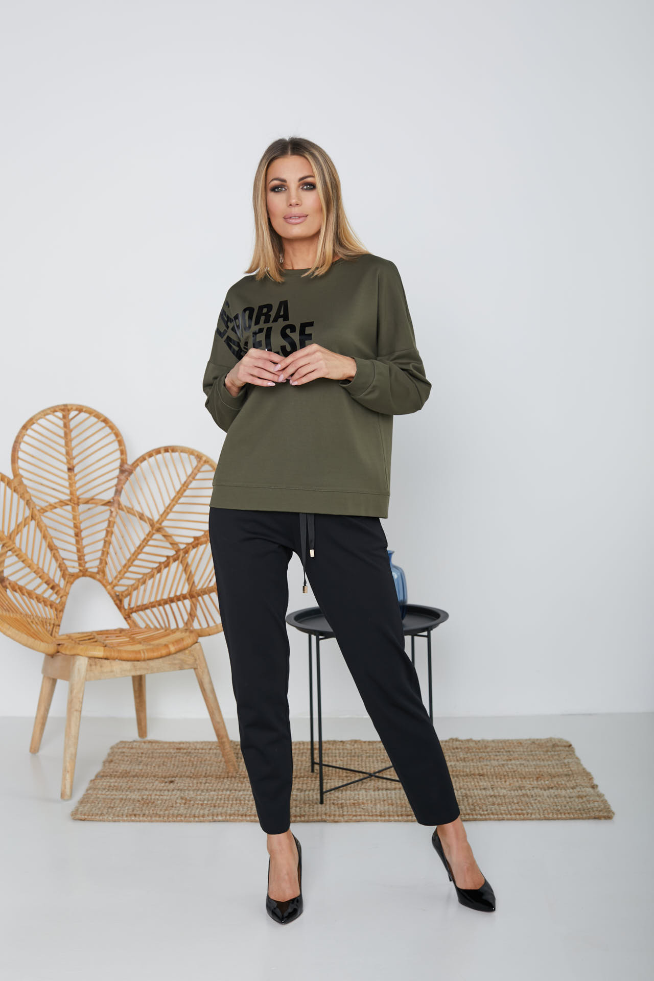 Klasyczny, elegancko-sportowy komplet (bluza+spodnie)