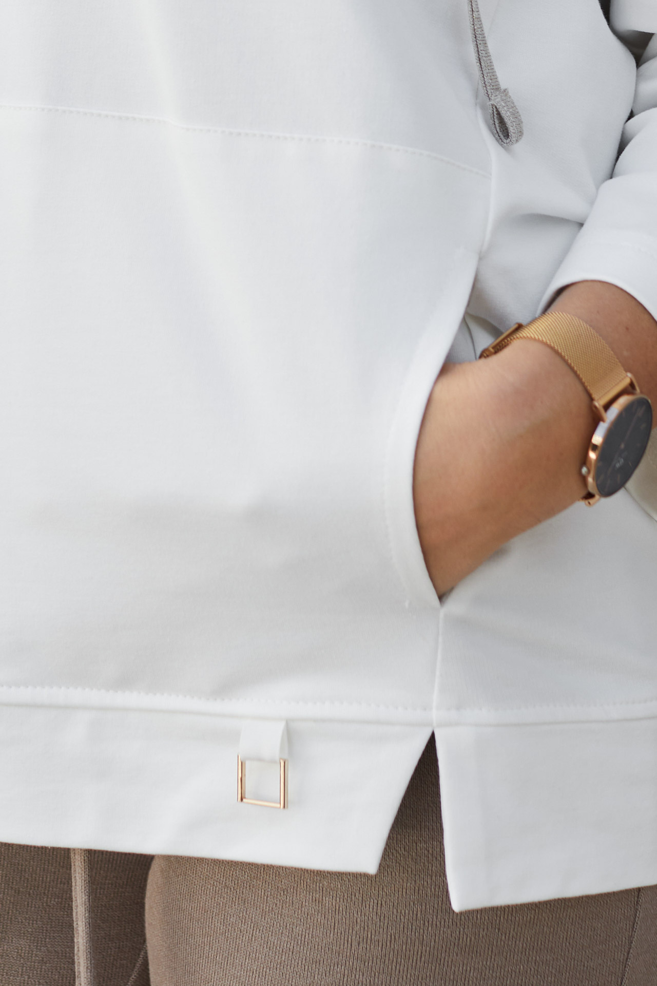 Sportowo elegancka bluza z kapturem ecru