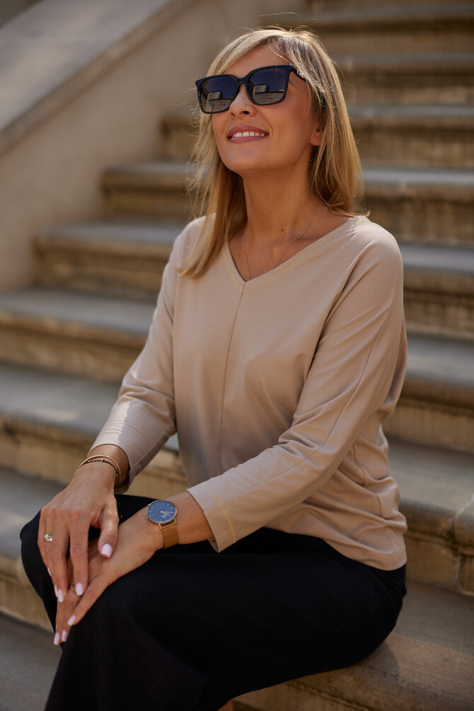 Klasyczna bluzka z opadającym rękawem