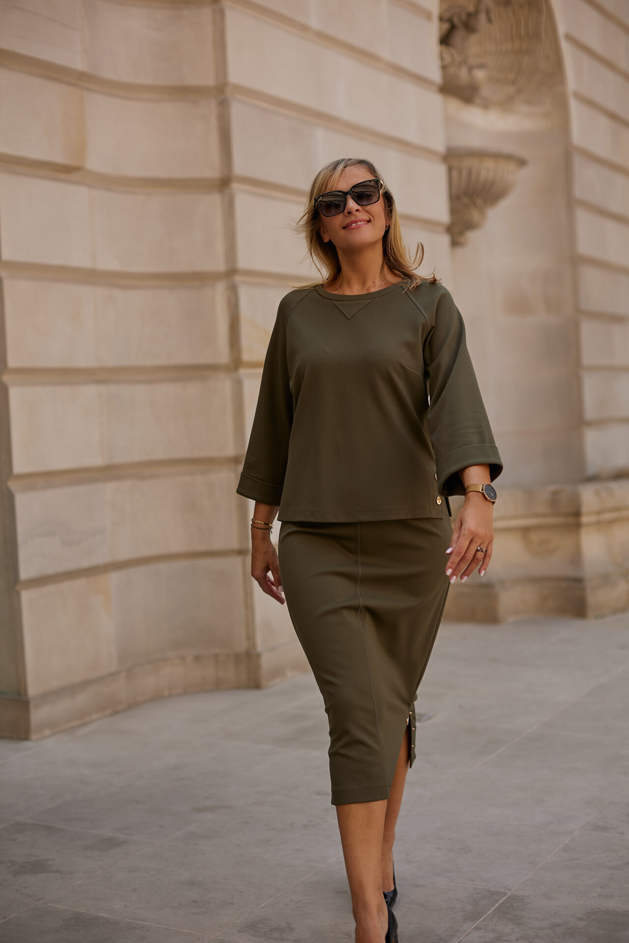 Khaki elegancki komplet z metalowymi napami (bluza+spódnica)