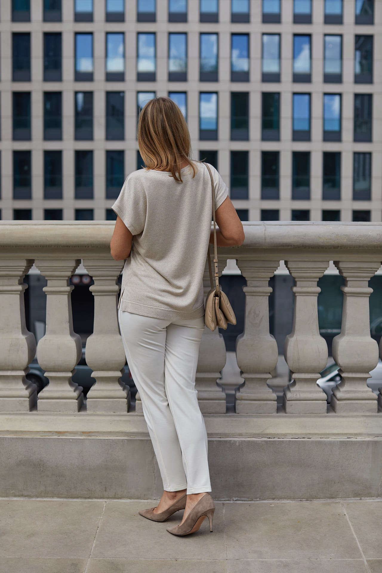 Knitted blouse with golden lurex in shades of warm beige