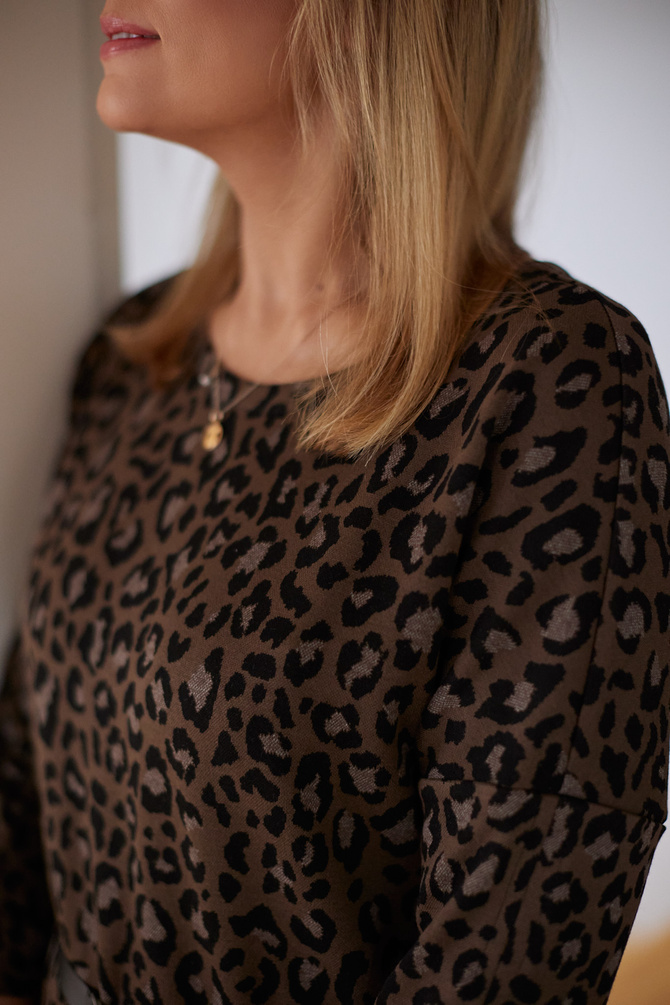 Knitted dress with a belt, brown leopard print