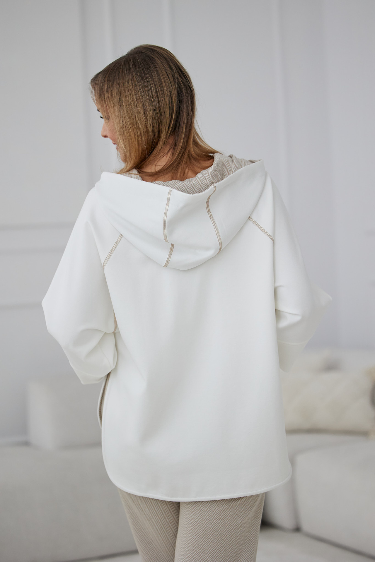 Rozpinana bluza z kapturem w kolorze ecru