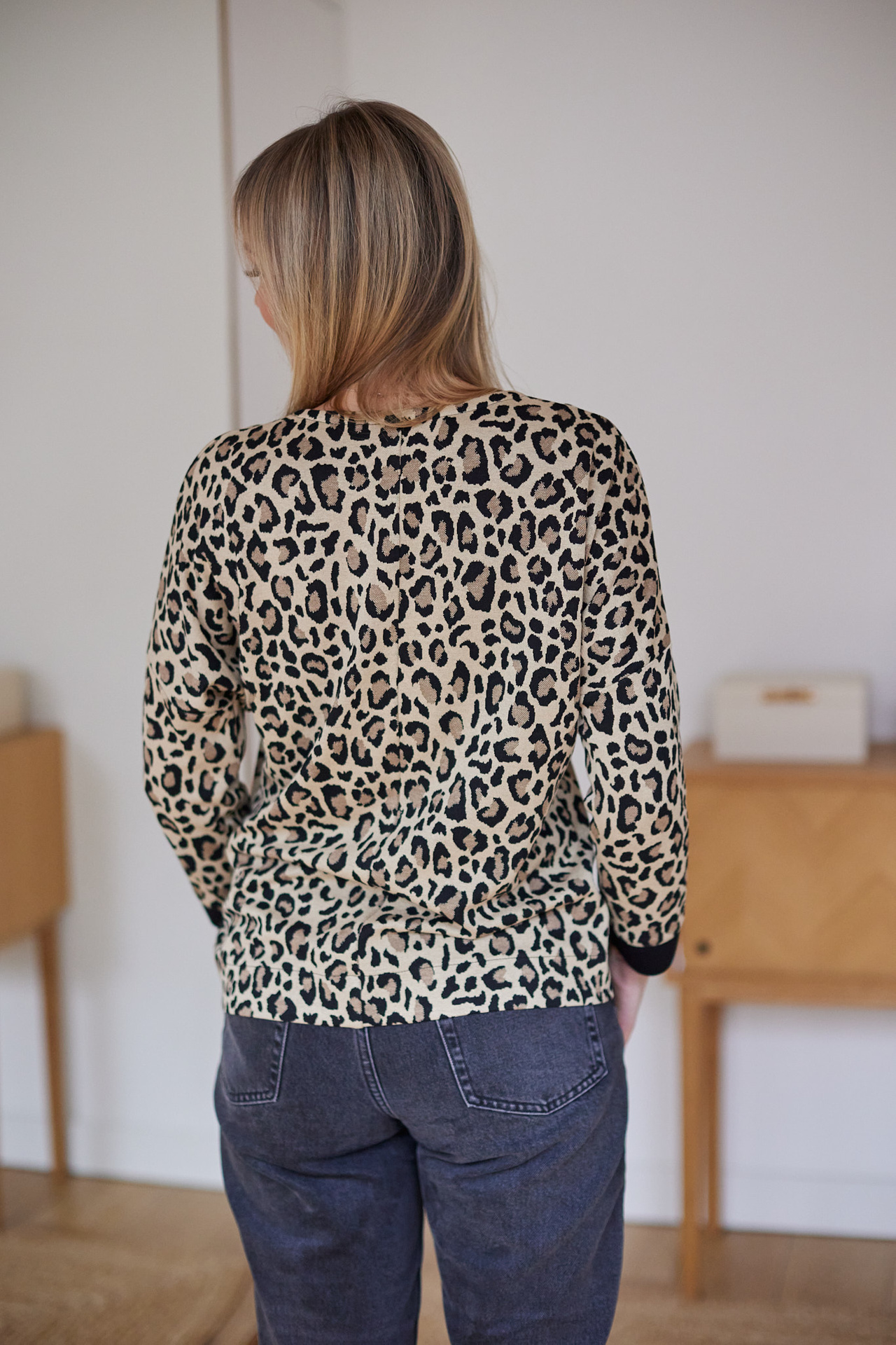 Żakardowa bluza z ozdobnymi plisami, wzór panterka