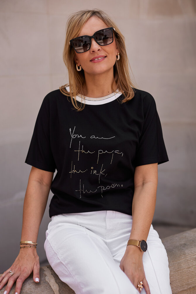 Sportily elegant blouse with rhinestones and a decorative cuff