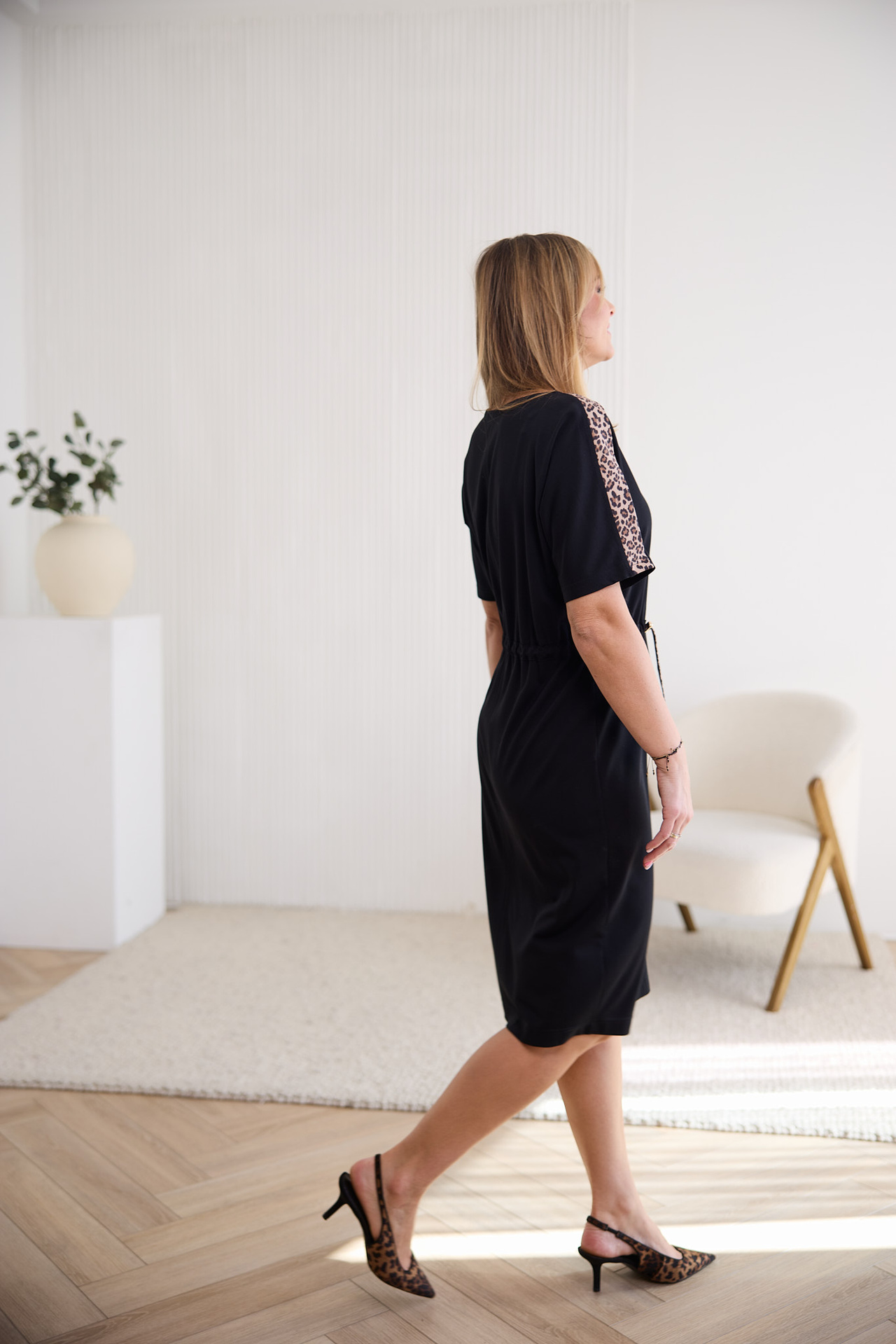 Knitted dress with animal motifs + strings