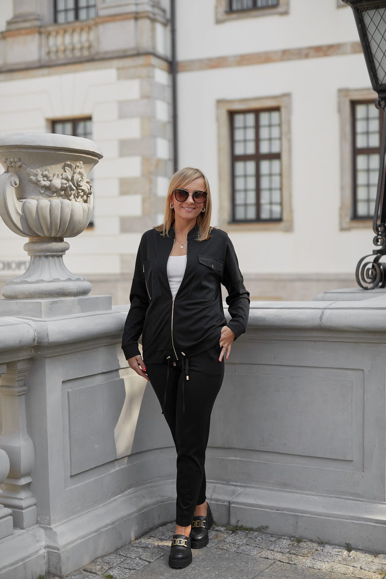 Zip-up black sweatshirt with metal fittings