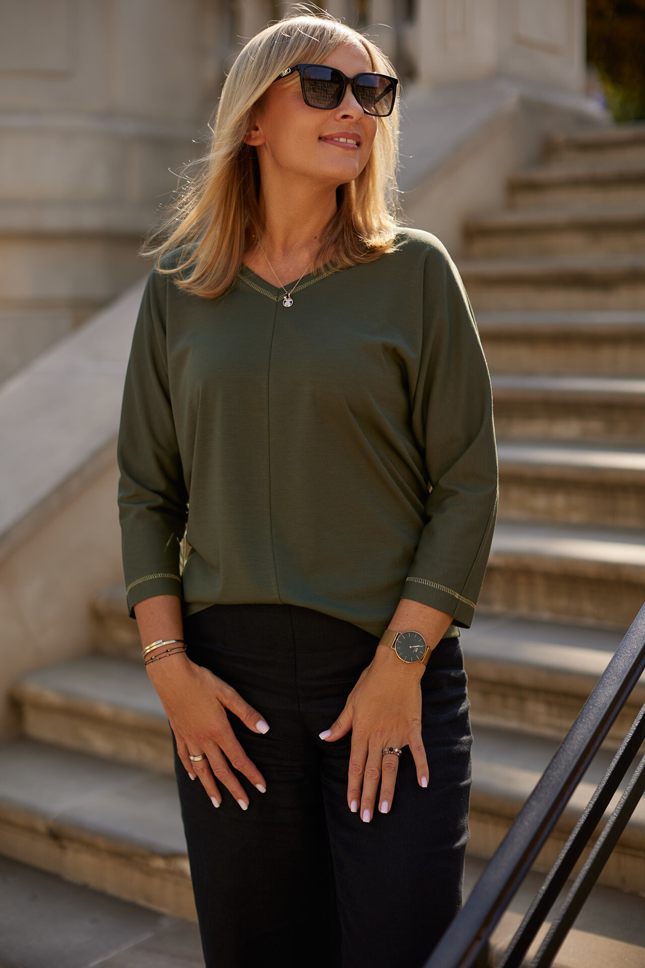 Klasyczna bluzka z opadającym rękawem