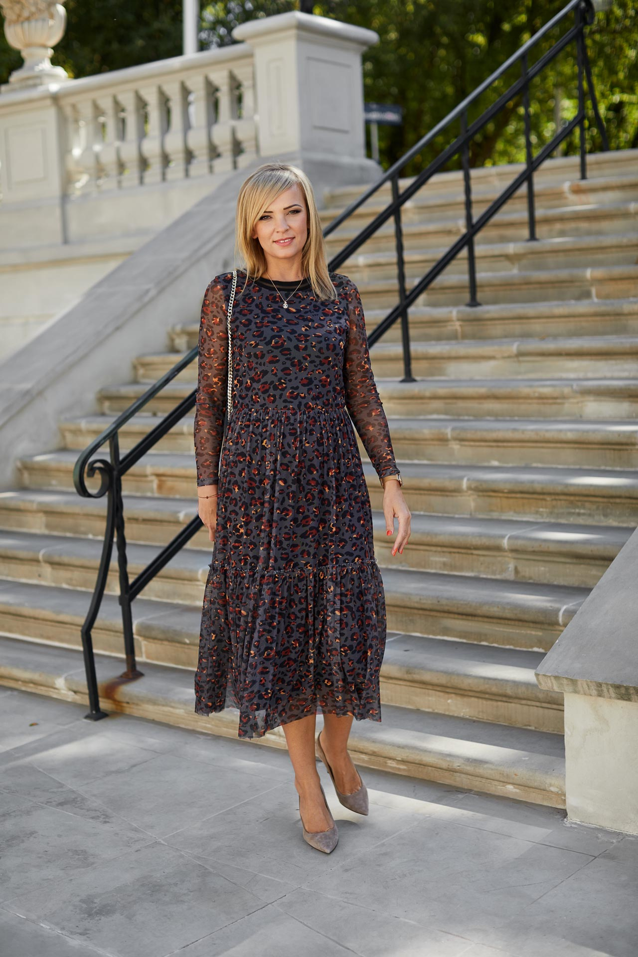 Elastyczna sukienka z siatki, druk gepard, długość 7/8