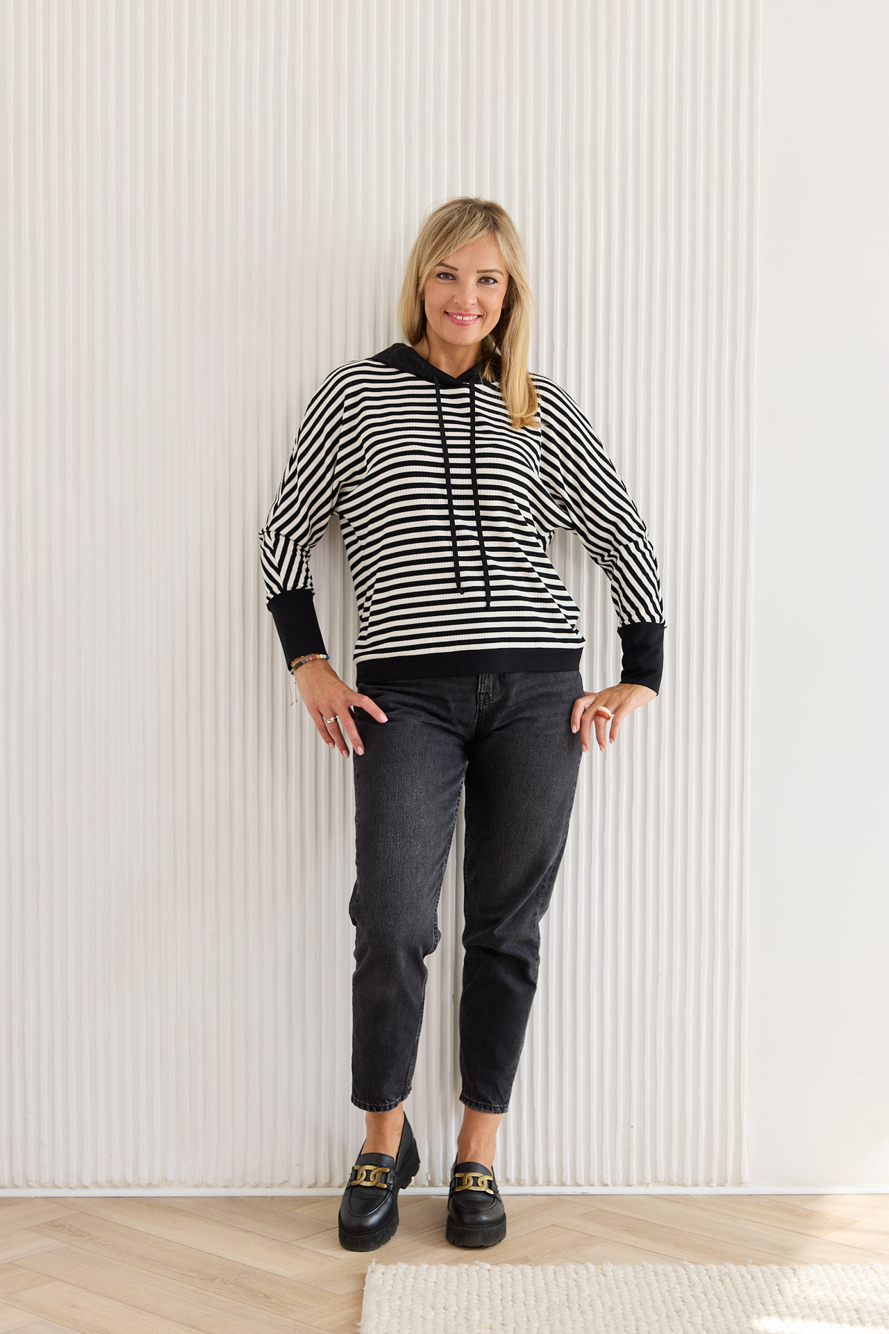 Bluza z kapturem z prążkowanej dzianiny