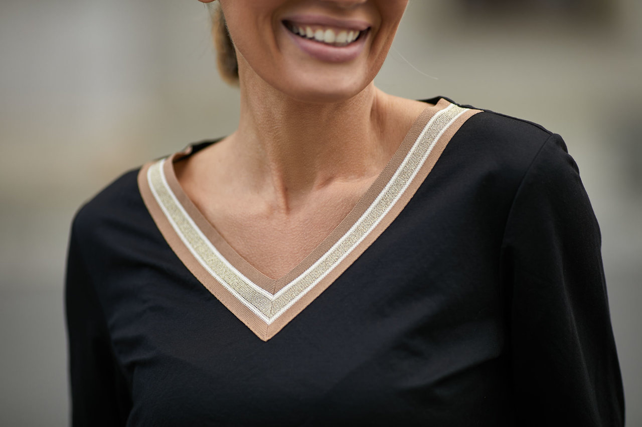 Bluzka z ozdobną taśmą