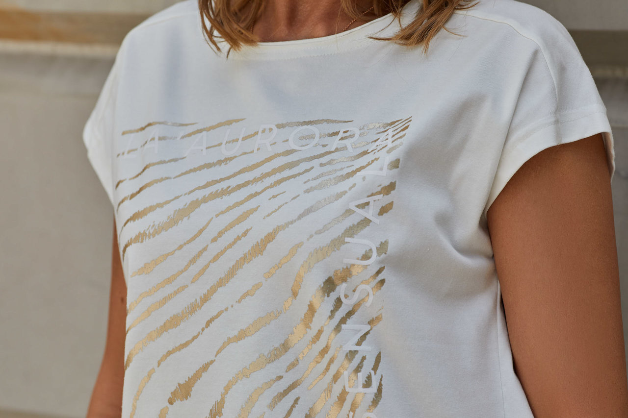 Cotton blouse with a decorative print