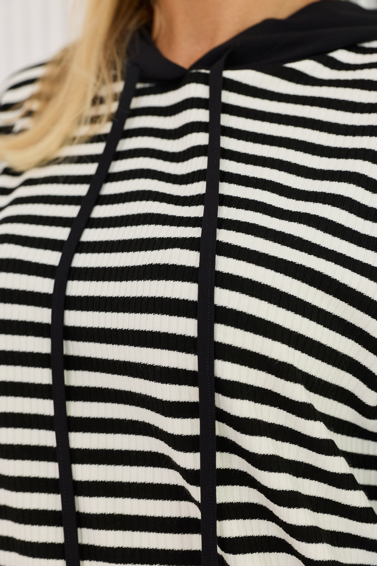 Bluza z kapturem z prążkowanej dzianiny