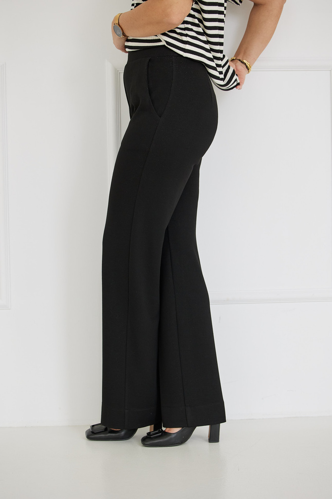 Elegant flared trousers with a herringbone pattern