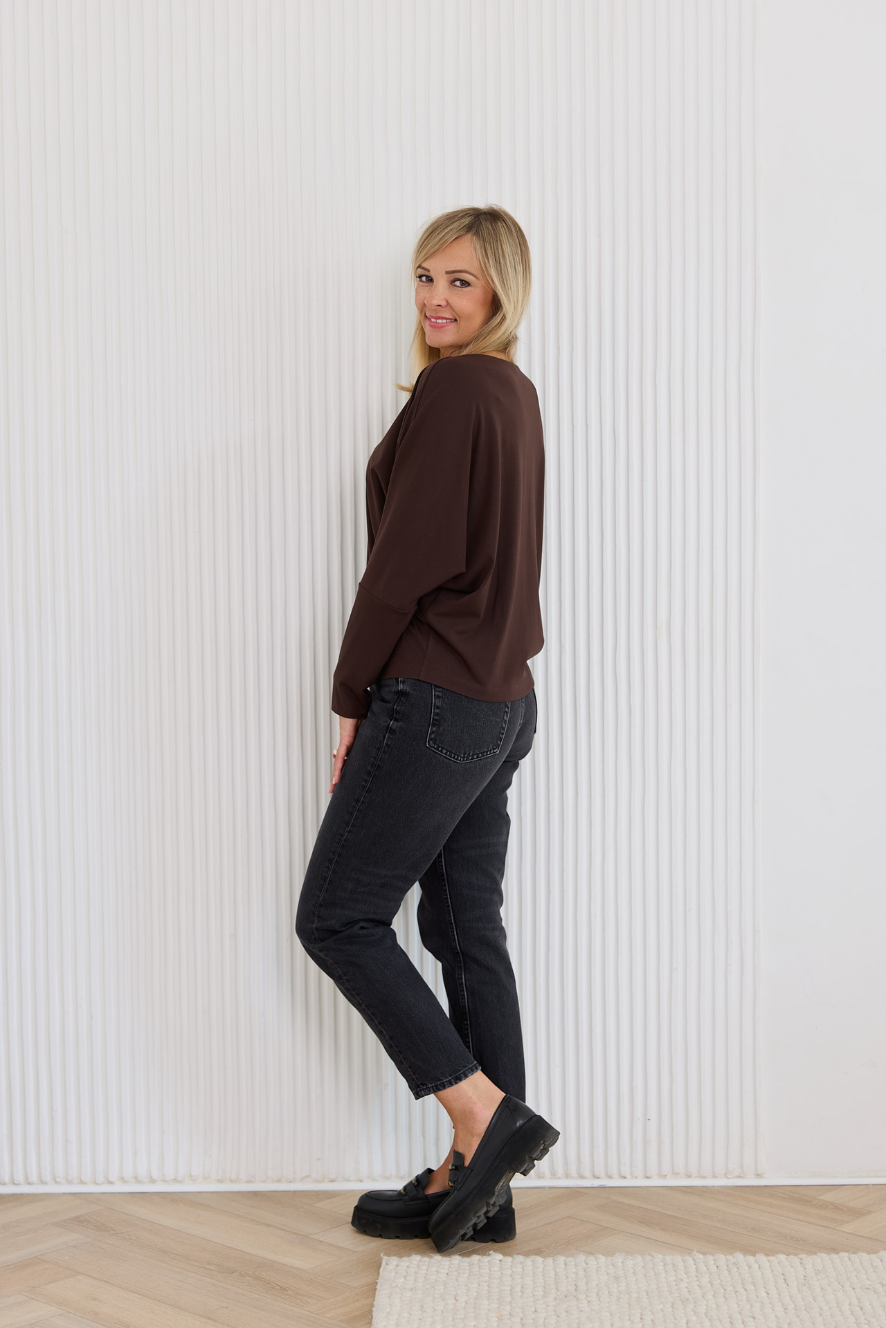 Czekoladowa Bluzka z ozdobnym łańcuszkiem