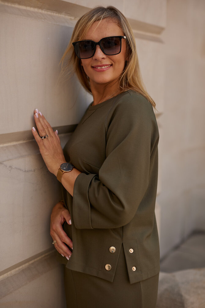 Khaki elegancki komplet z metalowymi napami (bluza+spódnica)