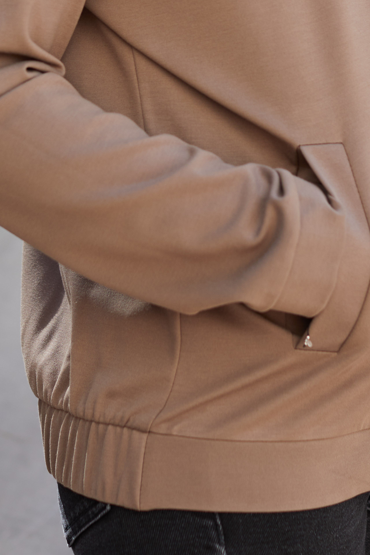 Rozpinana bluza z suwakiem beżowa