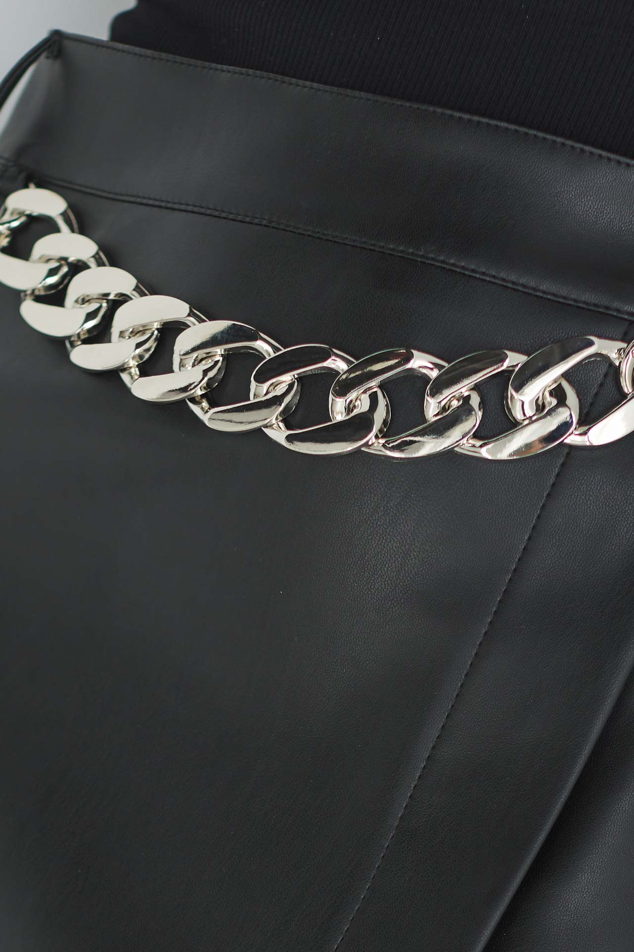 Leather skirt with a chain
