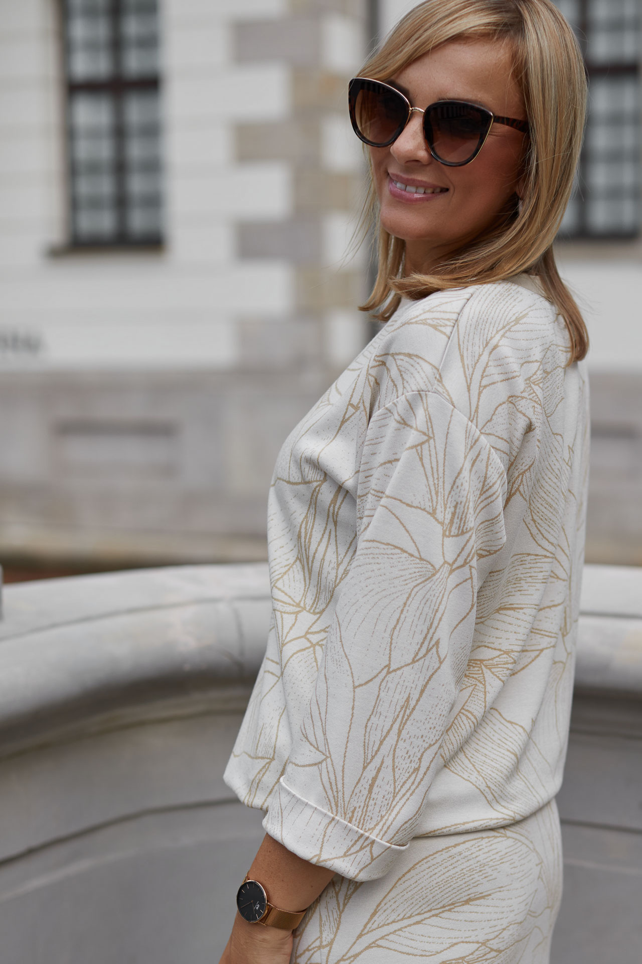 Wizytowy komplet (bluzka+spódnica) z dzianiny żakardowej