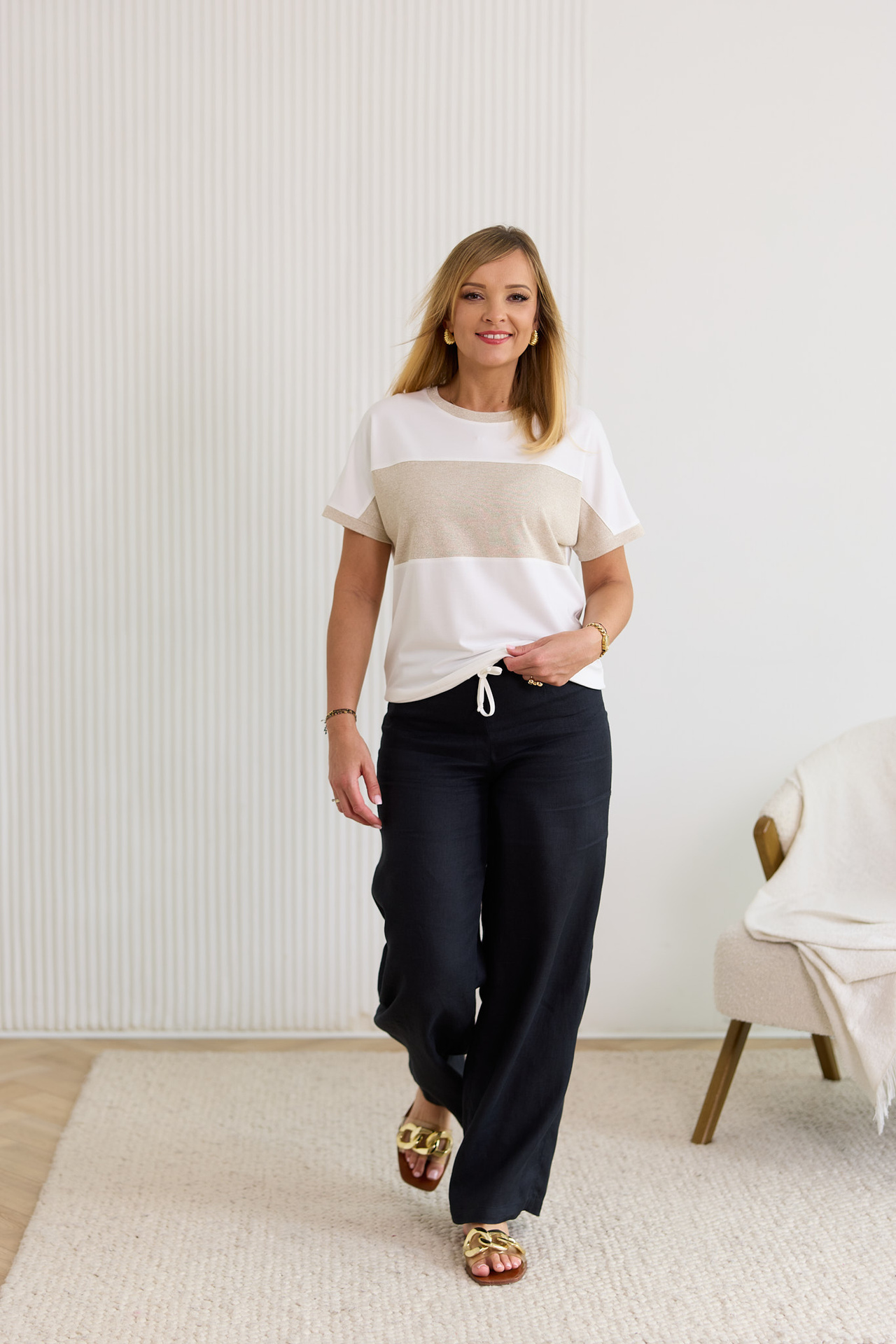 Sportowo elegancka bluzka z łączonych dzianin