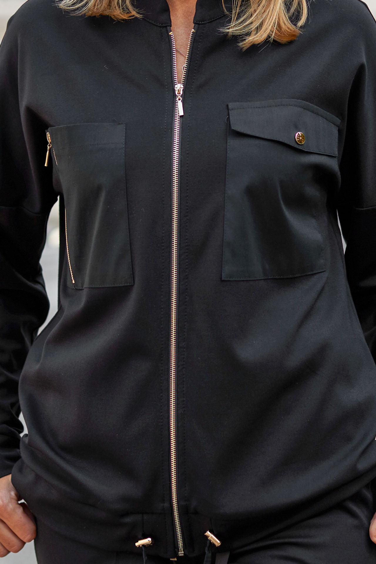 Zip-up black sweatshirt with metal fittings