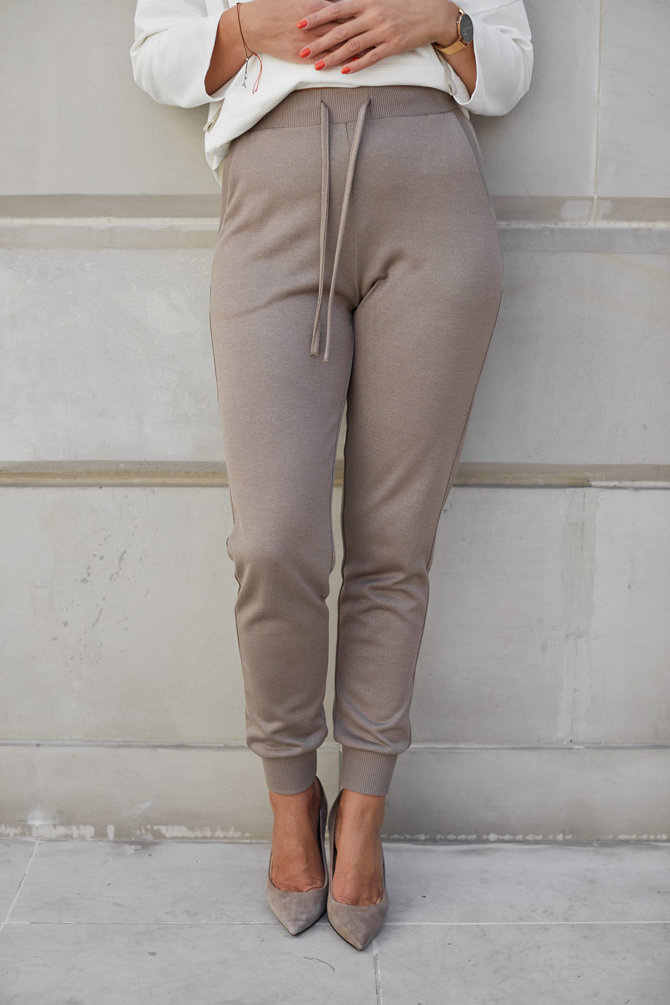 Caramel knitted pants with a sweater weave