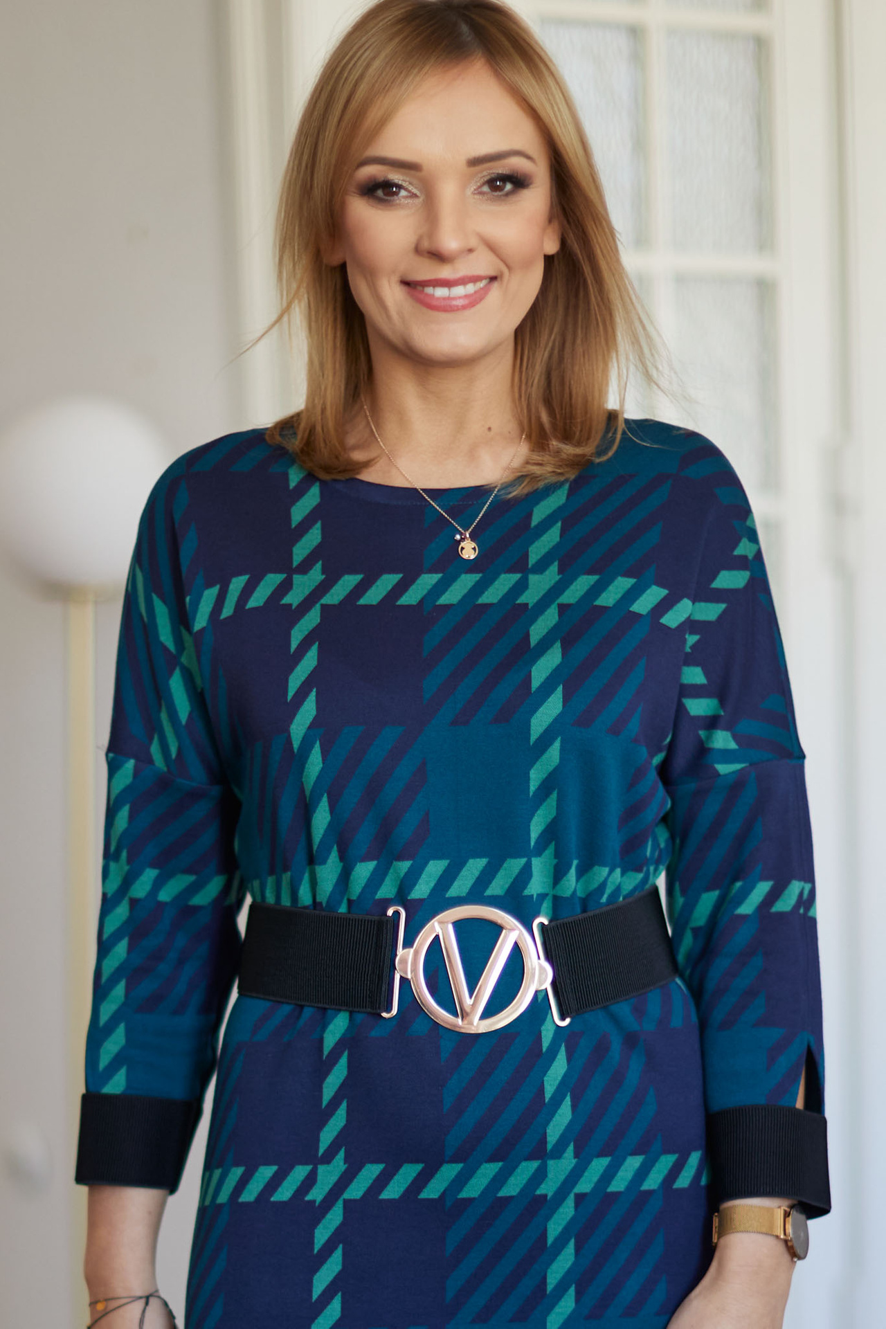 Zielono niebieska sukienka w kratę z paskiem w komplecie