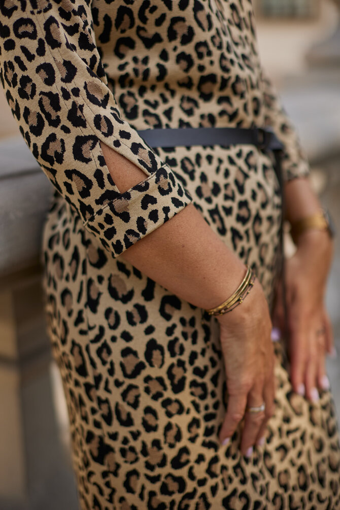 Knitted dress with a belt, leopard print