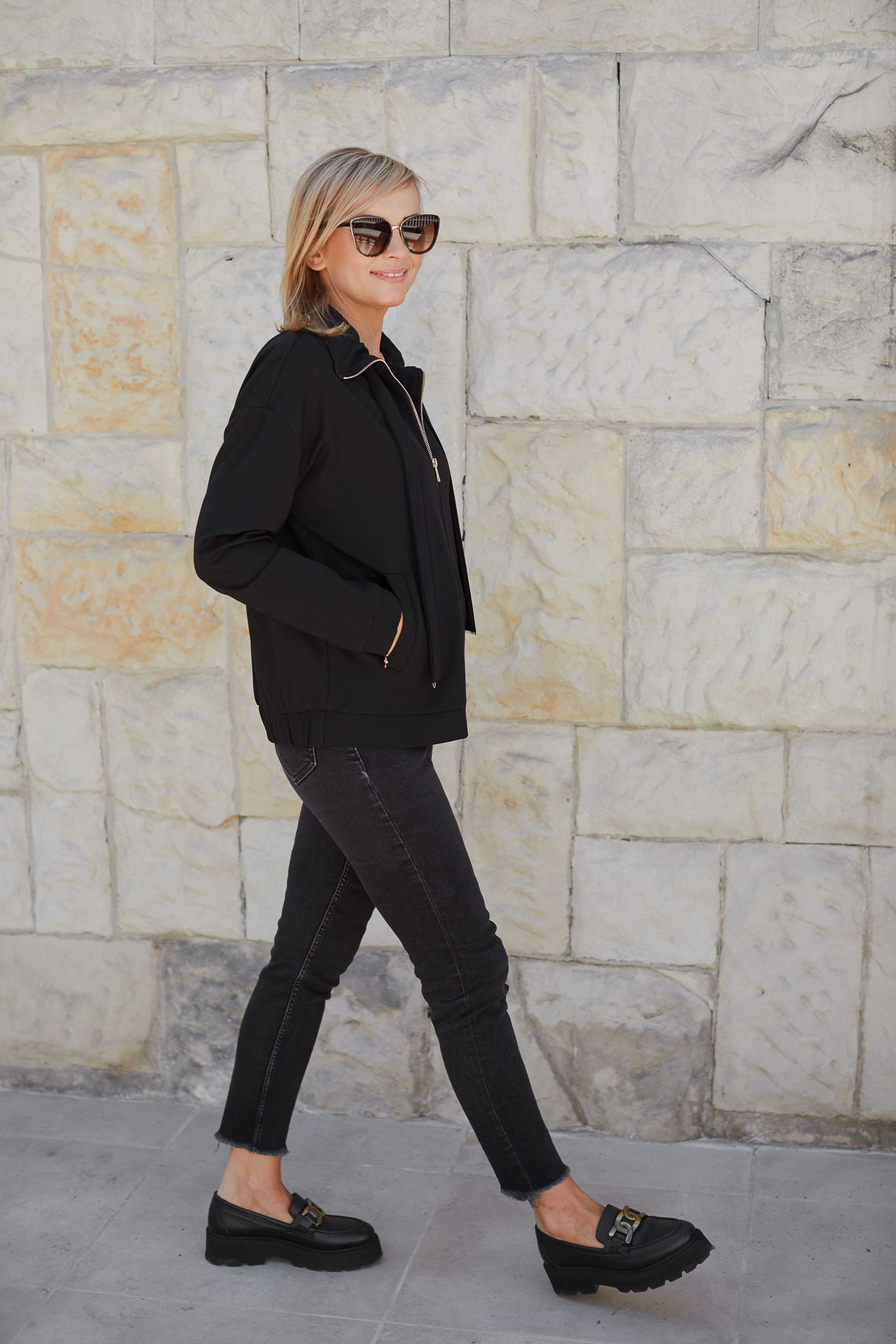 Rozpinana bluza z suwakiem czarna